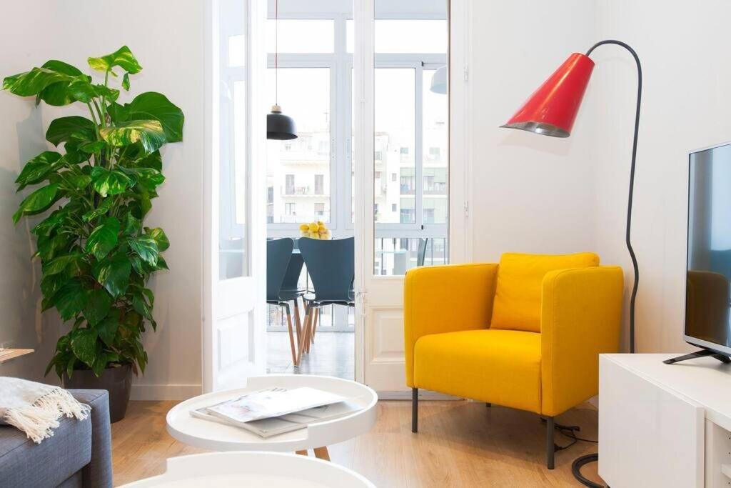 Appartement Perfectly Located 4-bed 4-bath In 2-1 *