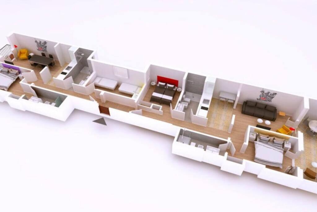 Perfectly Located 4-bed 4-bath In 2-1