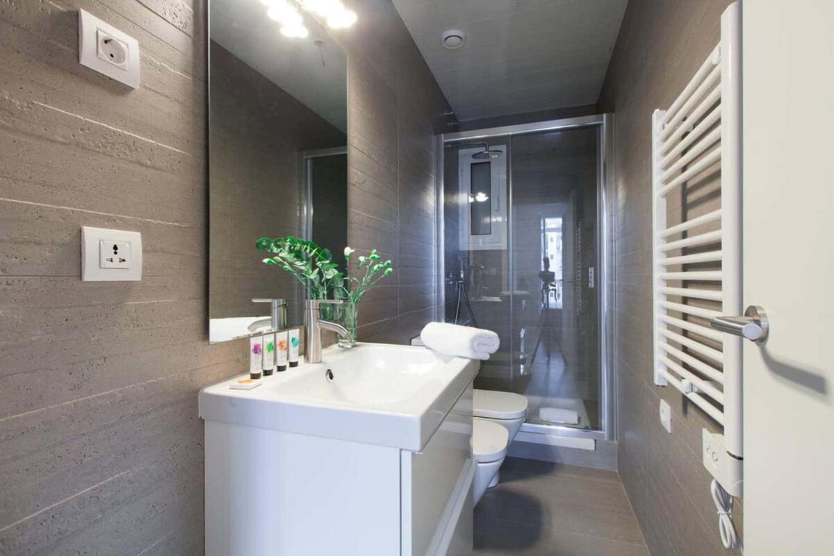 Perfectly Located 4-bed 4-bath In 2-1 Appartement Barcelone