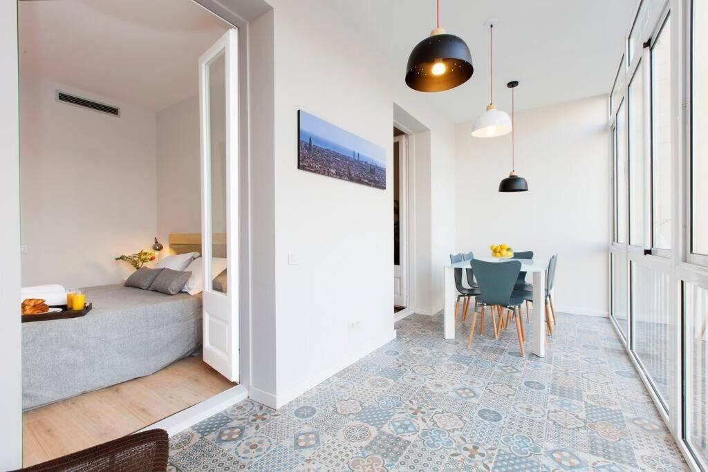 Perfectly Located 4-bed 4-bath In 2-1 Barcelona