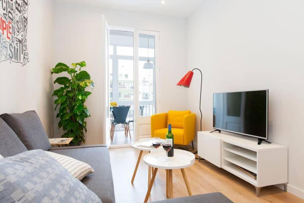 Perfectly Located 4-bed 4-bath In 2-1 *