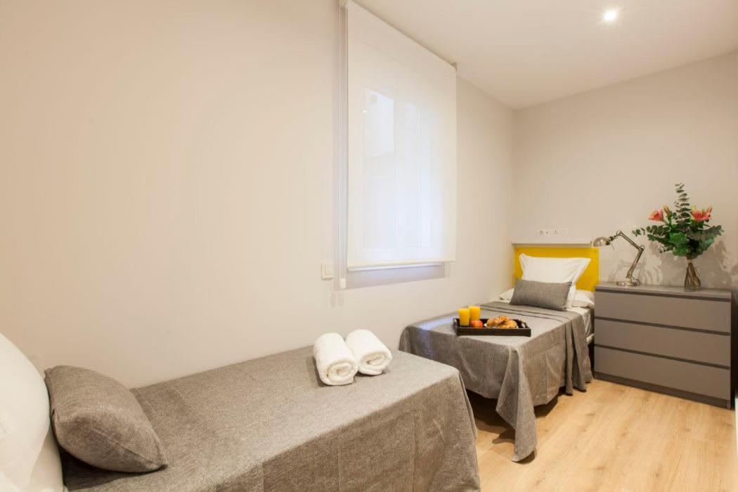 Perfectly Located 4-bed 4-bath In 2-1 Barcelona