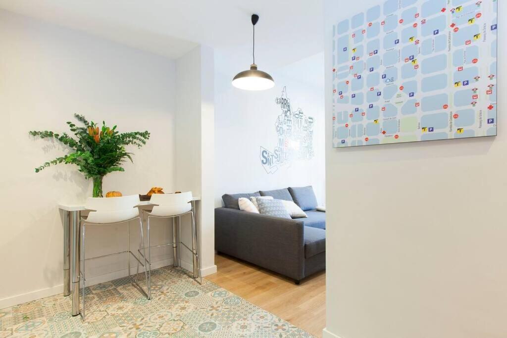 Perfectly Located 4-bed 4-bath In 2-1 Apartamento